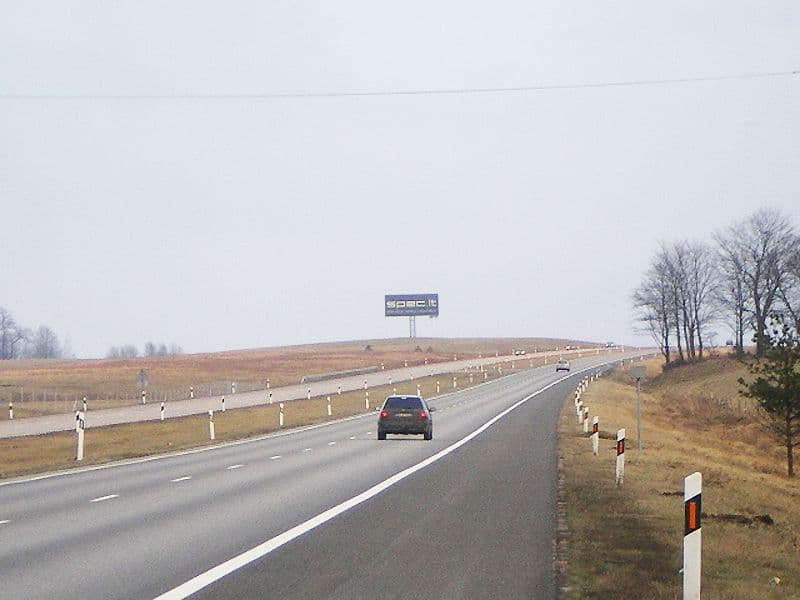 Reklamos stendas, Kaunas–Klaipėda 242km (K pusė)
