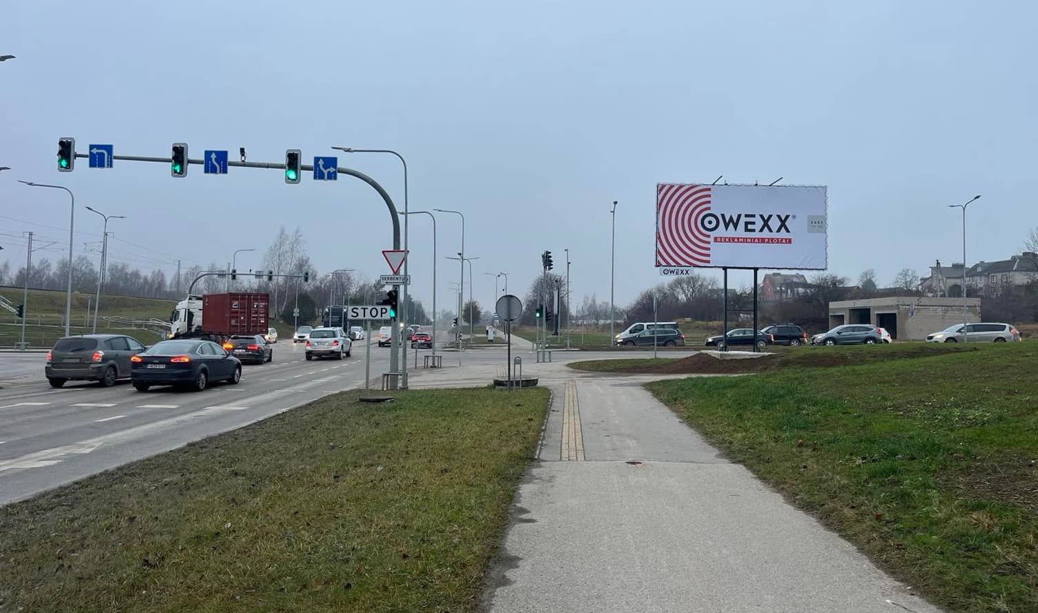 Reklamos stendas Šiauliai – Dubijos g. ir Serbentų g. sankirta, Šiauliai (link Tilžės g.)