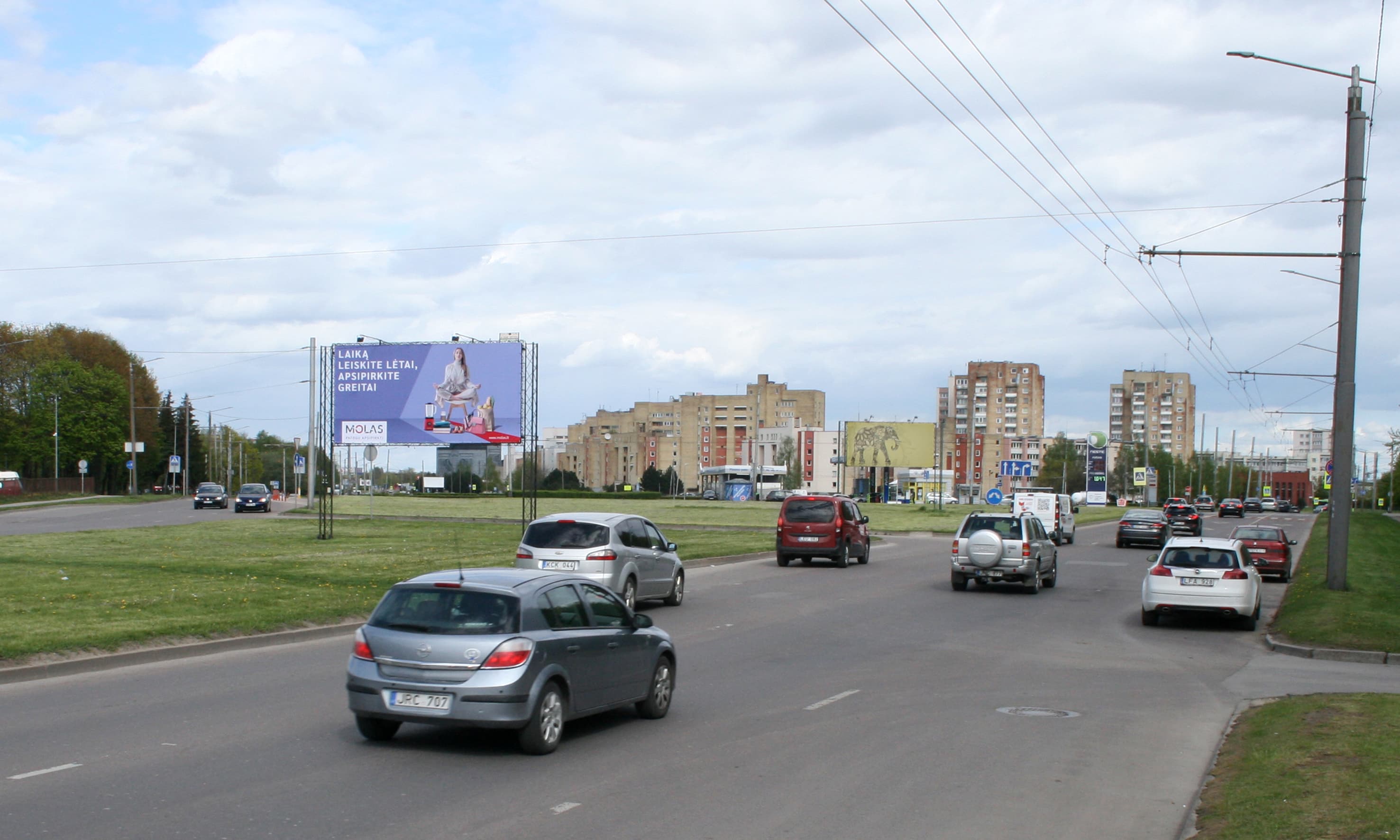 Reklamos stendas – Taikos pr., netoli Kovo 11-osios g. žiedo, Kaunas (B pusė)