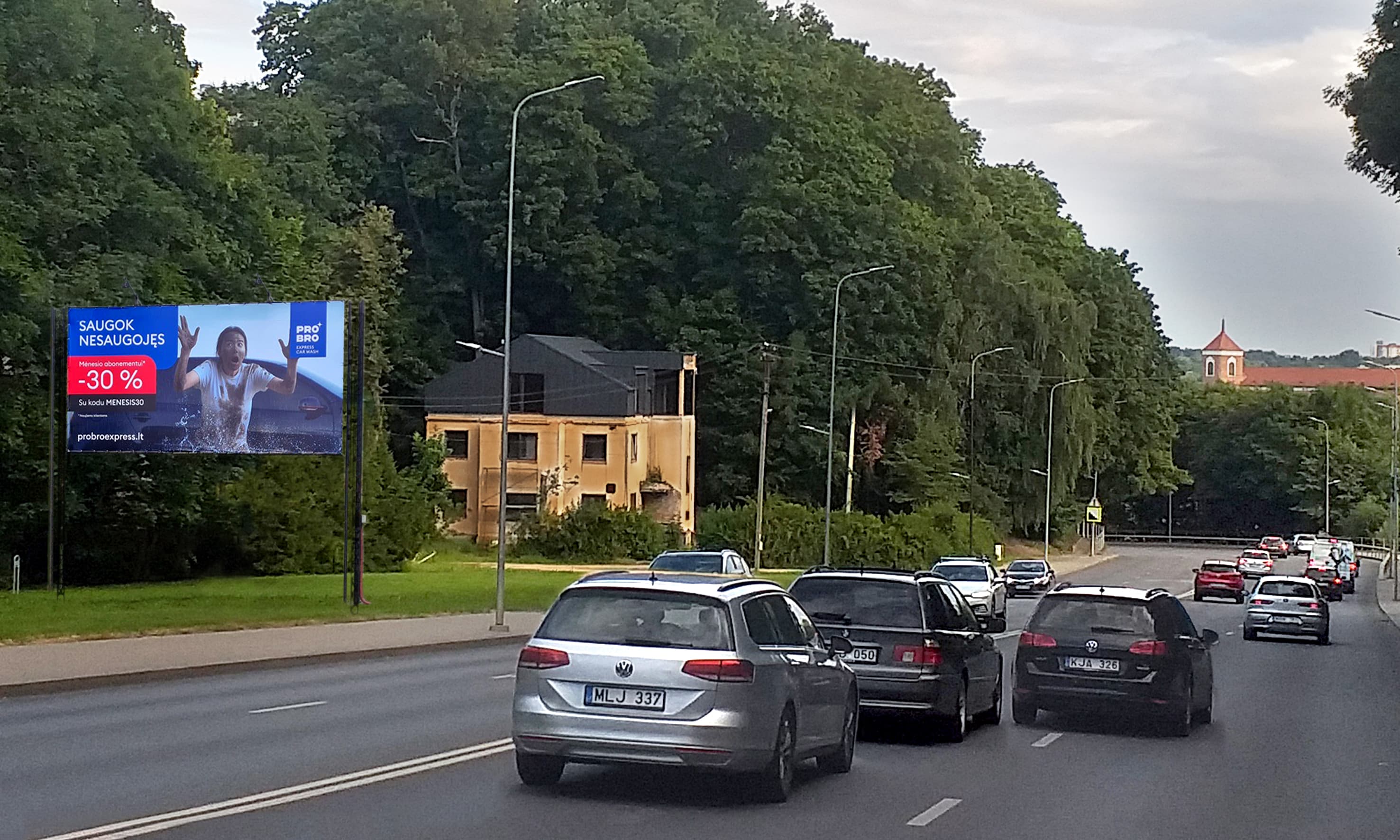 Reklamos stendas – Veiverių g., įkalnė, Kaunas (A pusė)