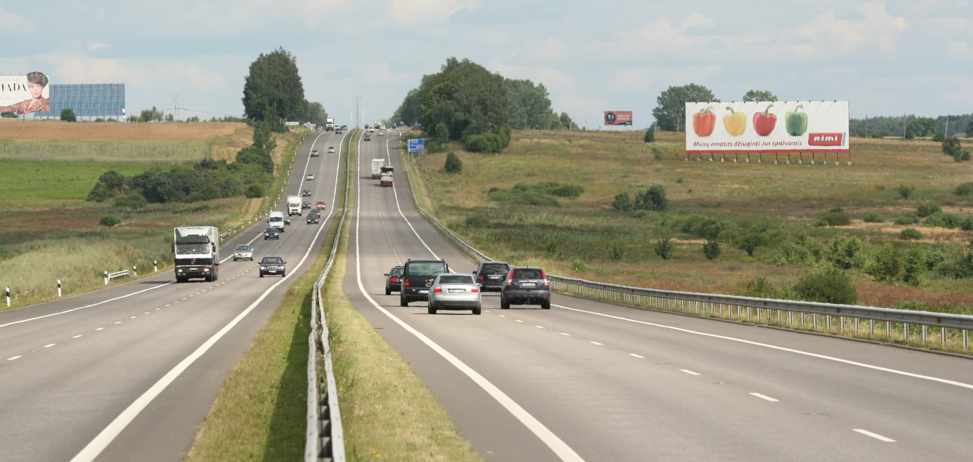 Vilnius - Kaunas, 53 km nuo Vilniaus (dešinėje pusėje)