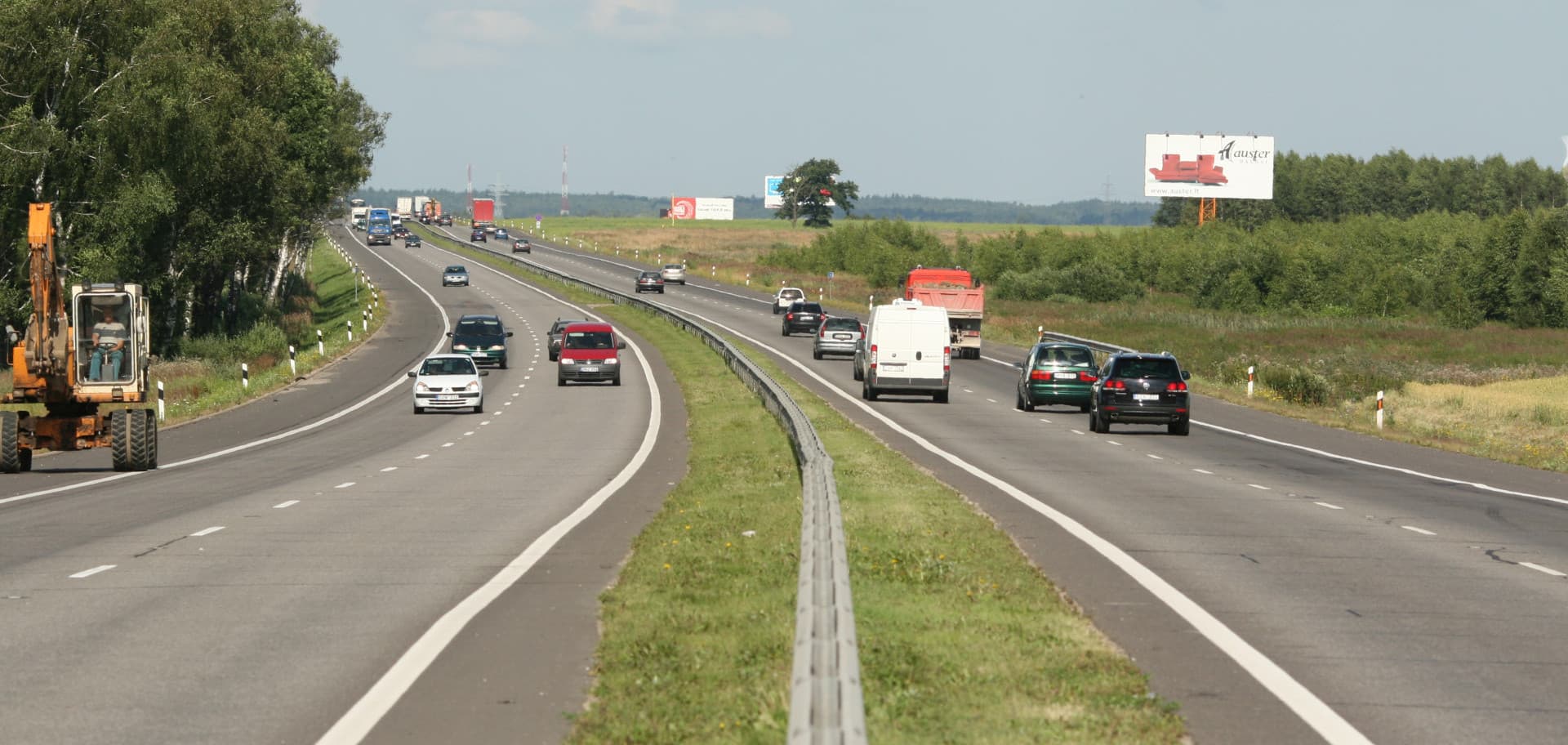 Vilnius - Kaunas, 72 km nuo Vilniaus (dešinėje pusėje)