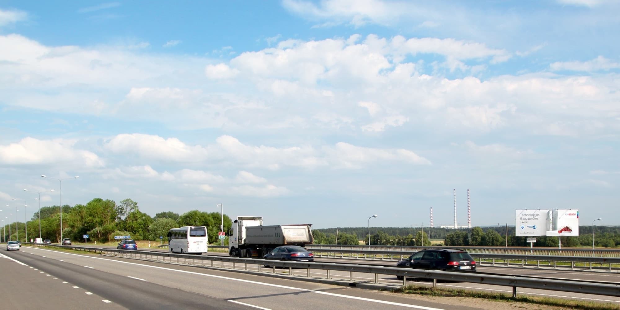 Autostrada A1, Kaunas - Vilnius (dešinėje pusėje), 52 km nuo Vilniaus