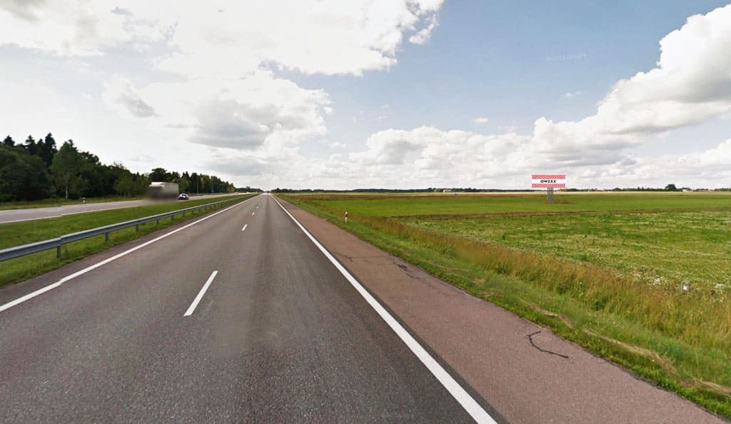 Reklamos stendas Sujainiai, link Kryžkalnio 20 km, Vilnius – Klaipėda (dešinėje pusėje)