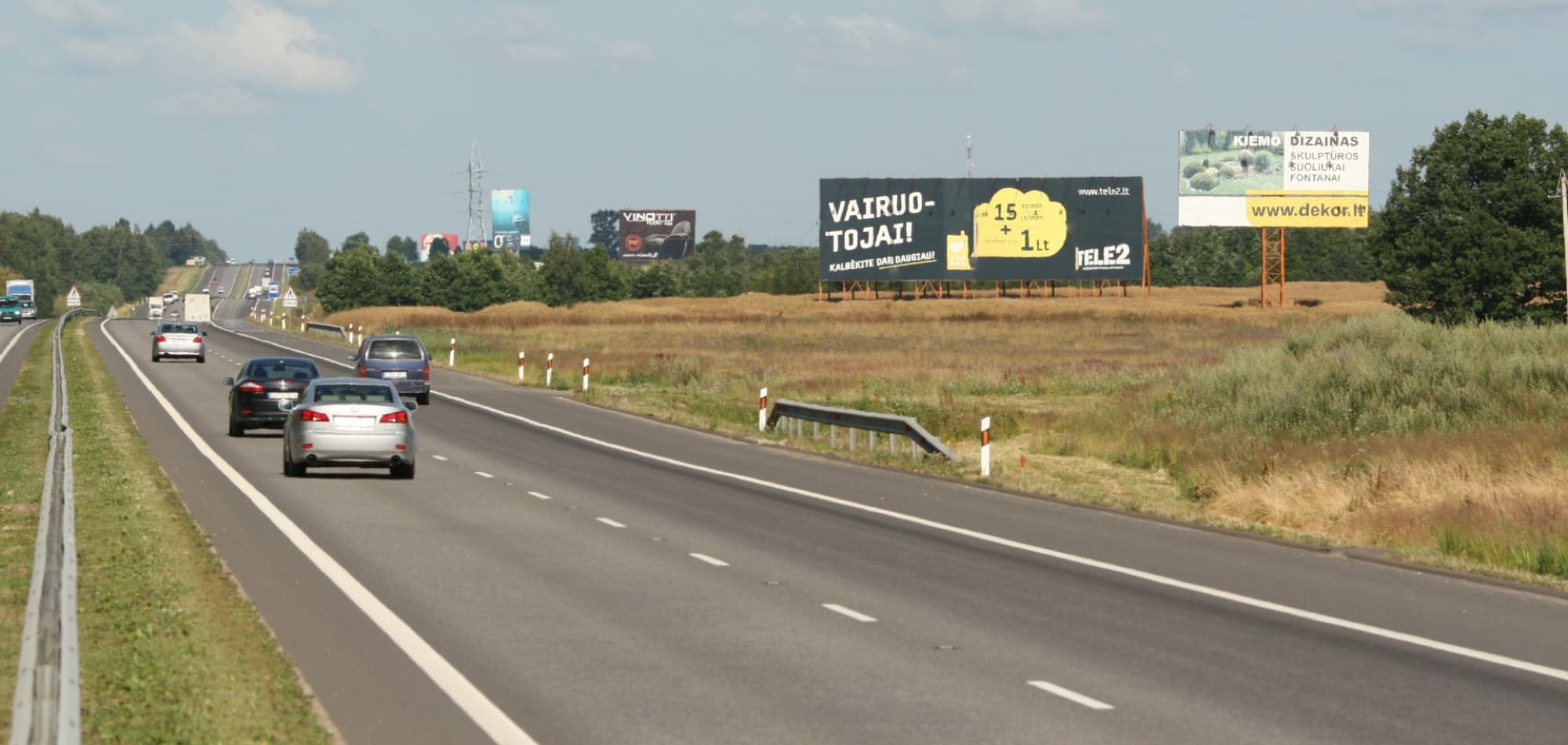 Vilnius - Kaunas, 67,5 km nuo Vilniaus (dešinėje pusėje)