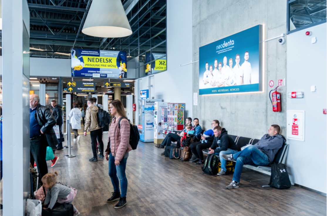 Reklamos šviesdėžės Vilniaus oro uosto terminale